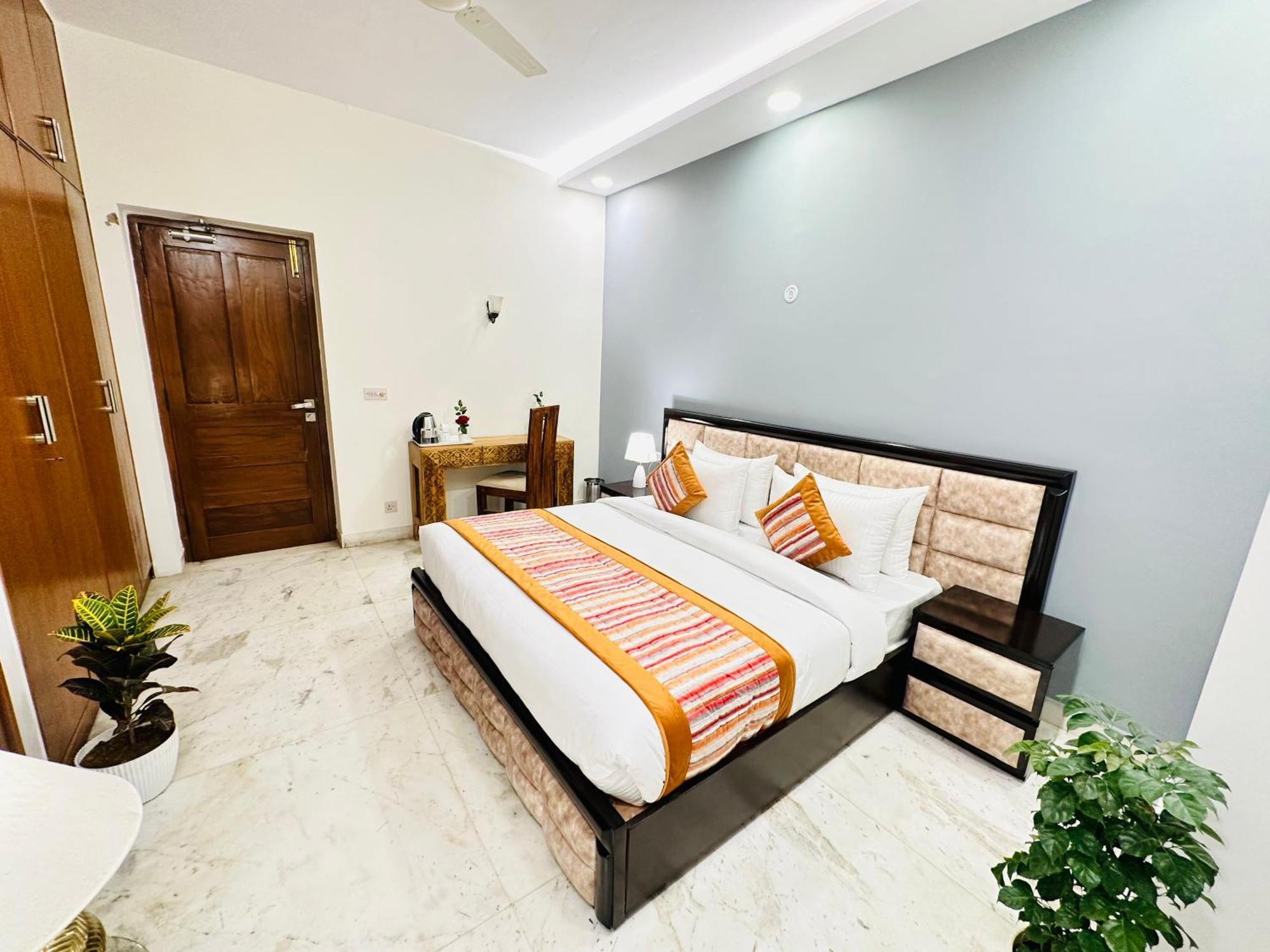 Grove Residency Hauz Khas New Delhi Couple Friendly Hotel Екстериор снимка