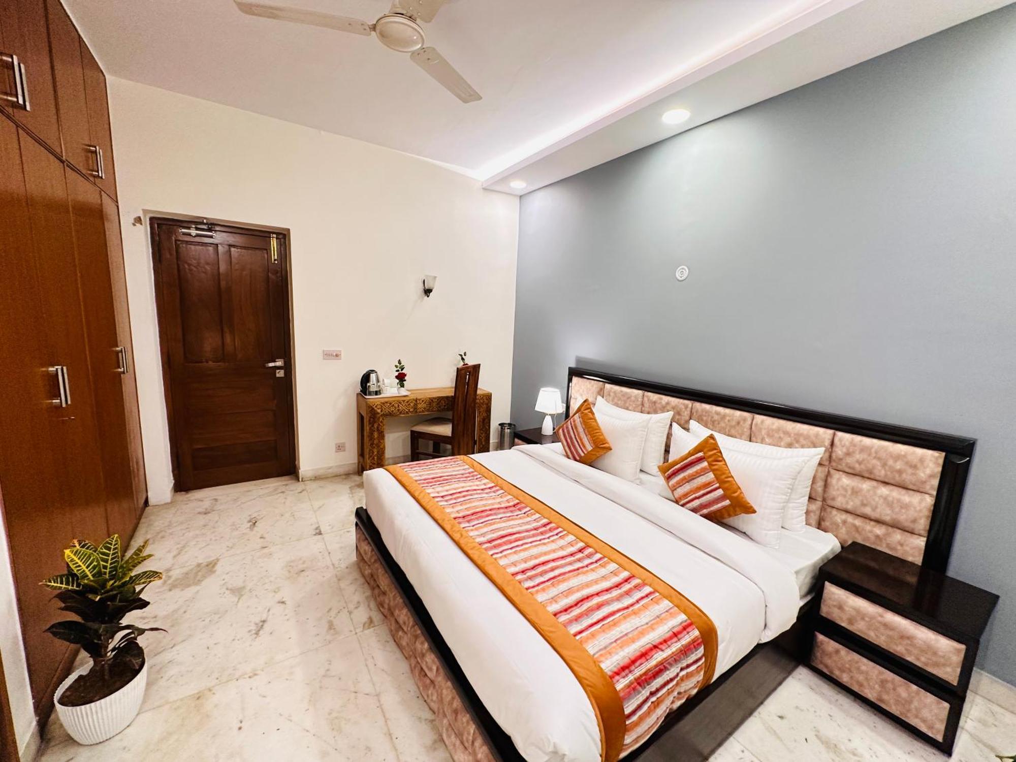 Grove Residency Hauz Khas New Delhi Couple Friendly Hotel Екстериор снимка
