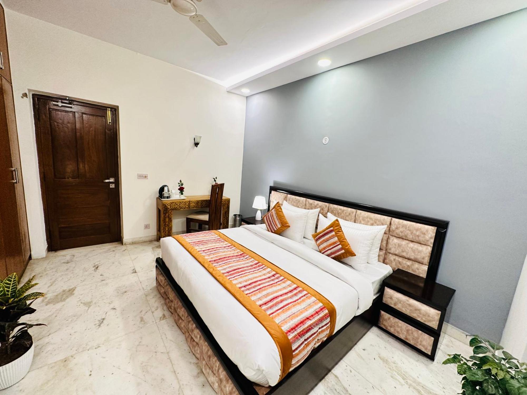 Grove Residency Hauz Khas New Delhi Couple Friendly Hotel Екстериор снимка